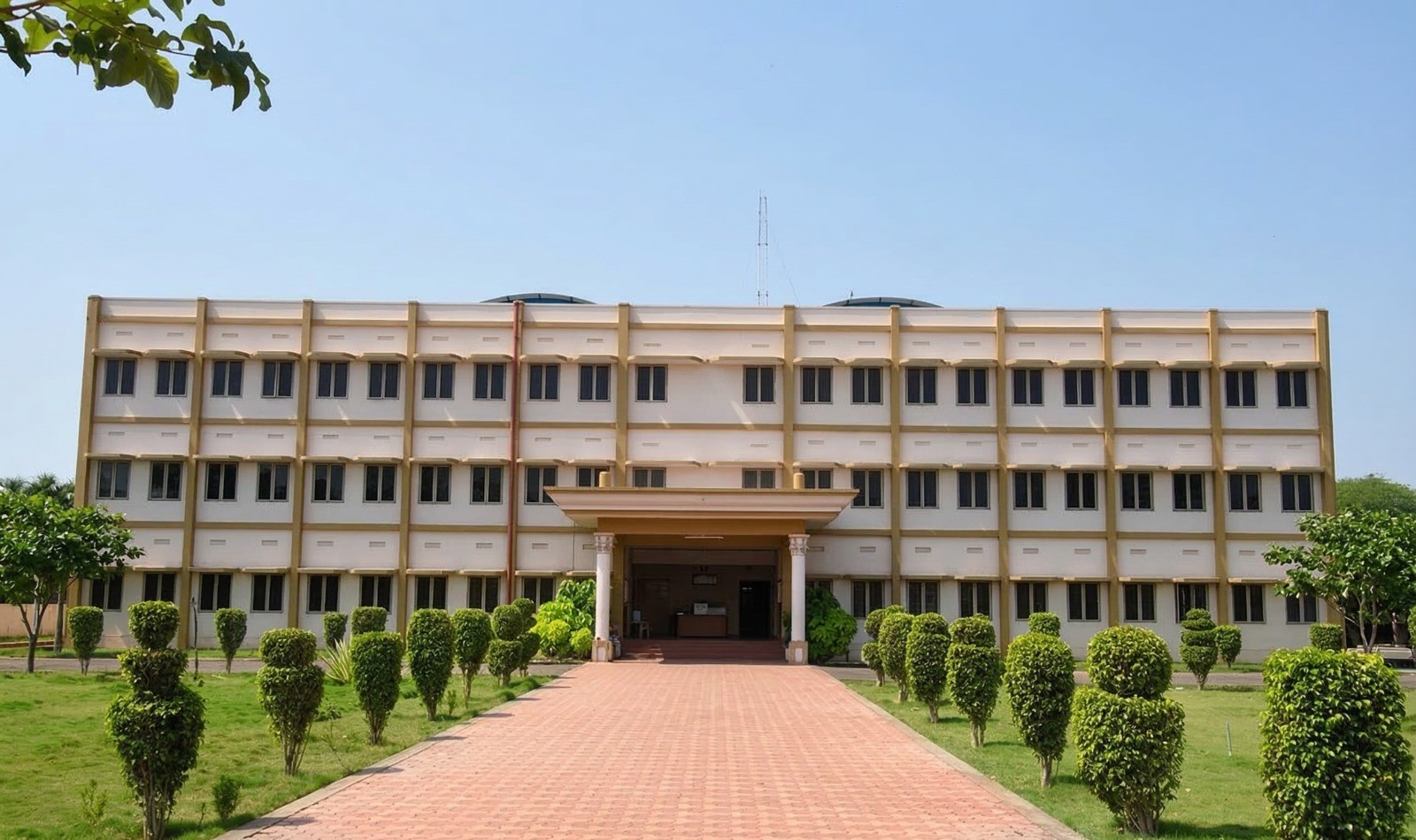 Sasi Institute of Technology and Engineering Campus